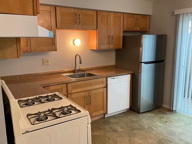 1108 W 5th St Antioch, CA 94509 photo 2