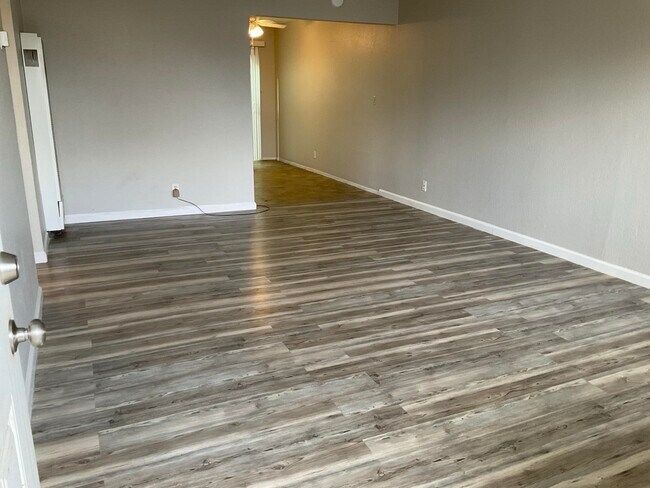 1108 W 5th St Antioch, CA 94509 photo 4