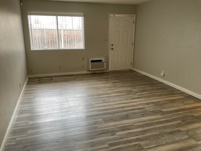 1108 W 5th St Antioch, CA 94509 photo 3
