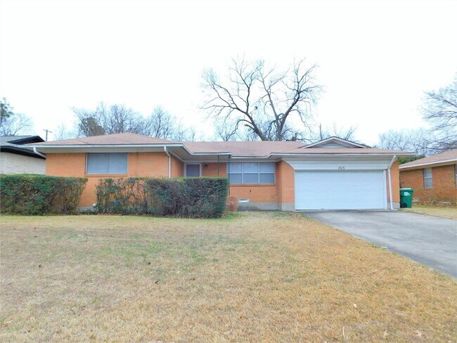 1713 Crescent Street, Denton, TX 76201 photo 2