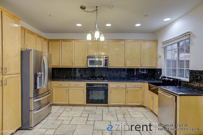 4 Alisal Court, Pacifica, CA 94044 photo 2