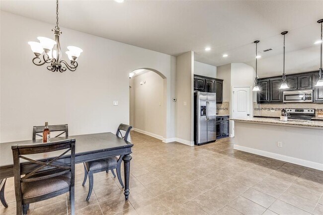 11909 Hassop Lane, Burleson, TX 76028 photo 5