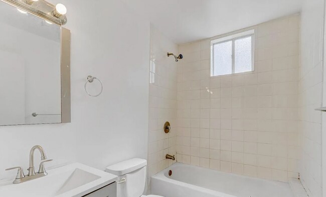 2560-62 L St San Diego, CA 92102 photo 3