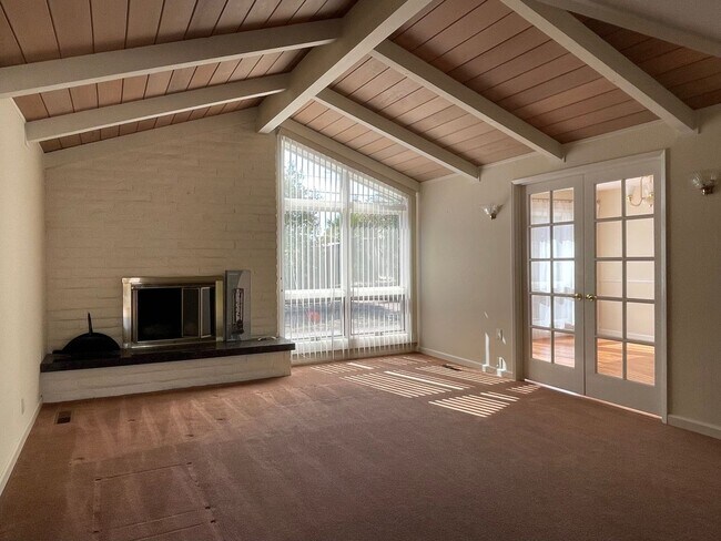 1660 Kamsack Drive, Sunnyvale, CA 94087 photo 2
