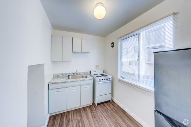 Americana Apartments photo 3