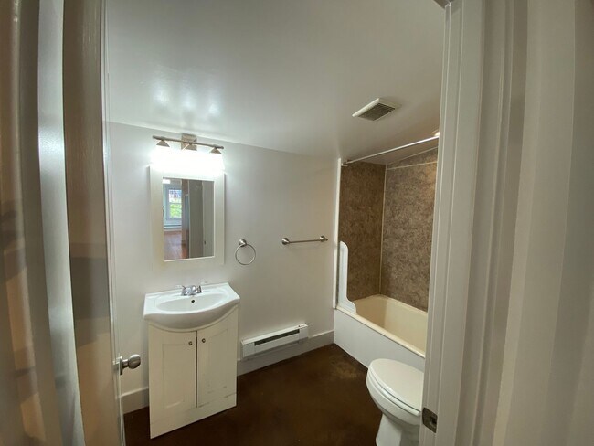 3819 37th Ave S Seattle, WA 98118 photo 3