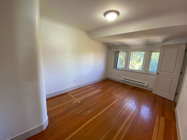 3819 37th Ave S Seattle, WA 98118 photo 5