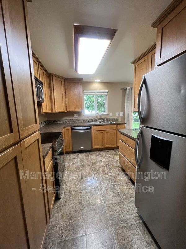12606 Burnham Dr Gig Harbor, WA 98332 photo 5