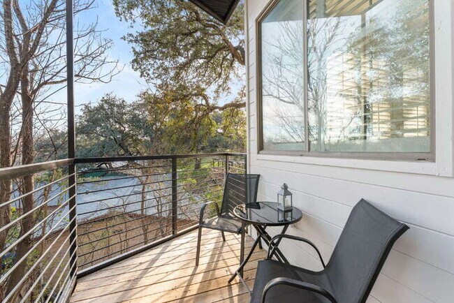 2612 Carnarvon Ln Austin, TX 78704 photo 3