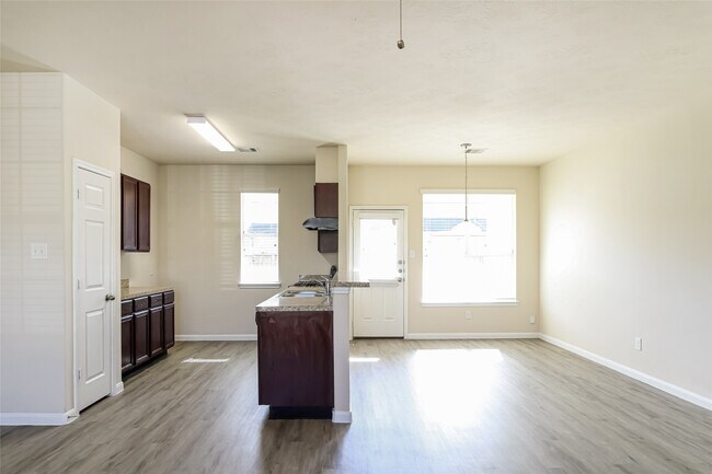 12218 Dona Lane, Houston, TX 77044 photo 2