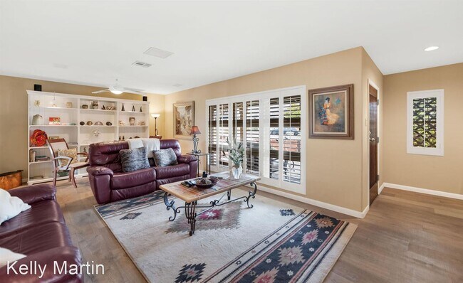 4597 E Calle Ventura Phoenix, AZ 85018 photo 5