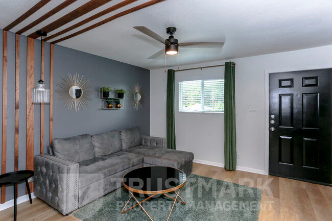 614 Adams Ave Killeen, TX 76541 photo 2