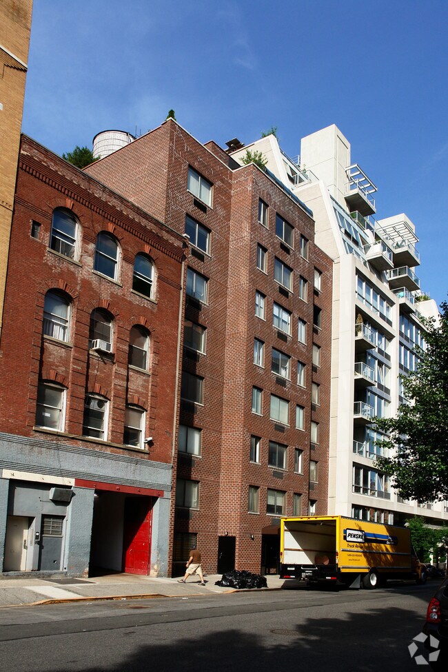 434 W 19th St New York, NY 10011 photo 4