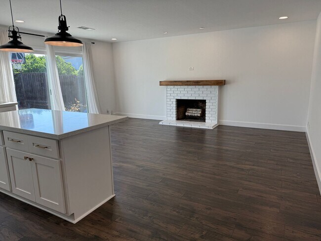 649 Gaundabert Lane, San Jose, CA 95136 photo 5