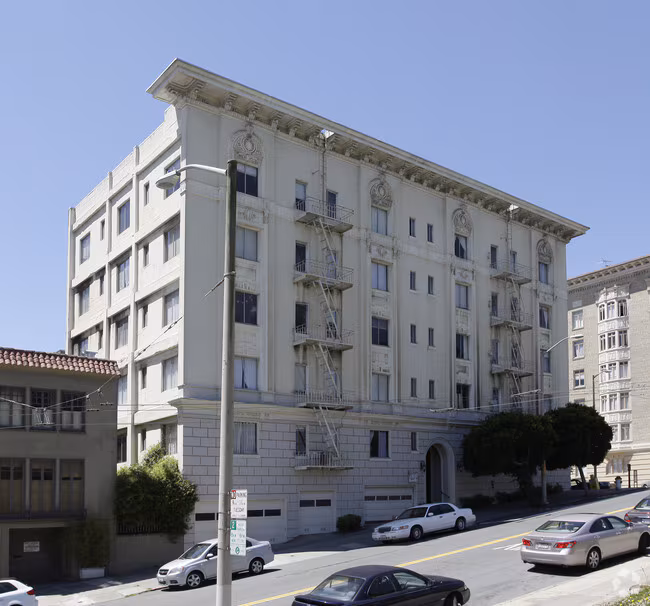 2085 Sacramento St photo 3