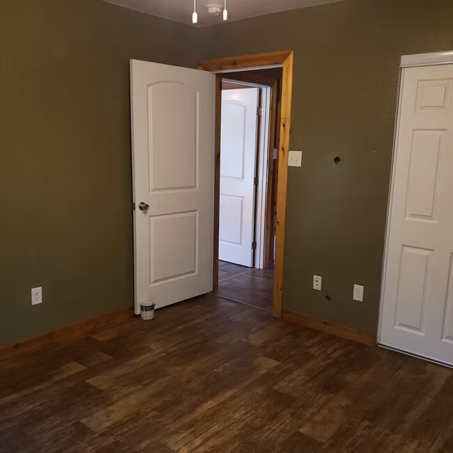 710 W 4th St Taylor, TX 76574 photo 5
