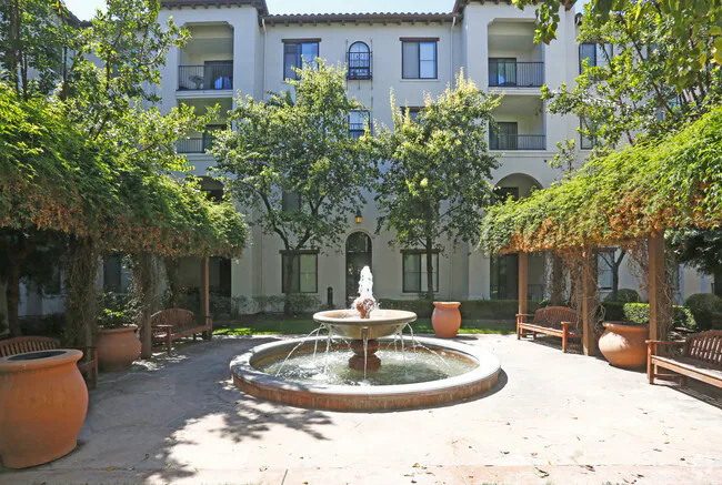 Fountain Plaza photo 4