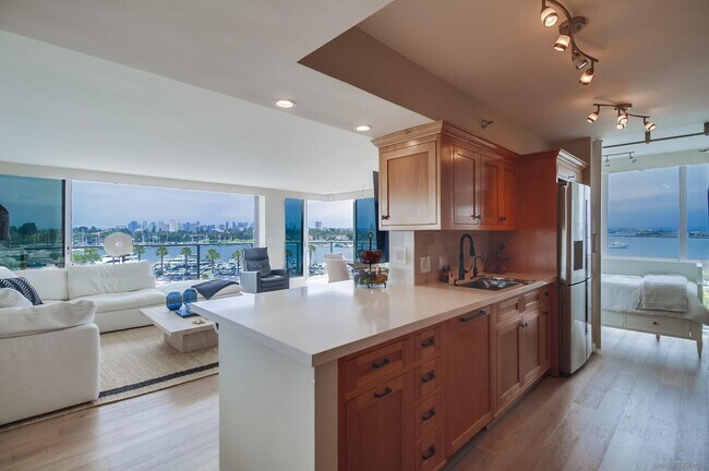 1750 Avenida Del Mundo Coronado, CA 92118 photo 4