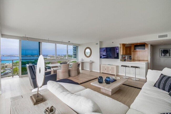 1750 Avenida Del Mundo Coronado, CA 92118 photo 2