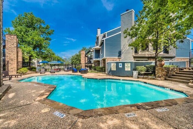 930 W Interstate 30 Garland, TX 75043 photo 2