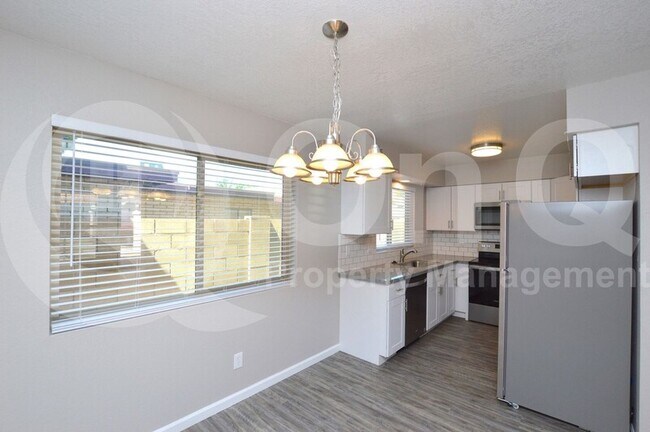 785 N Arrowhead Dr Chandler, AZ 85224 photo 4
