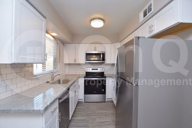 785 N Arrowhead Dr Chandler, AZ 85224 photo 2