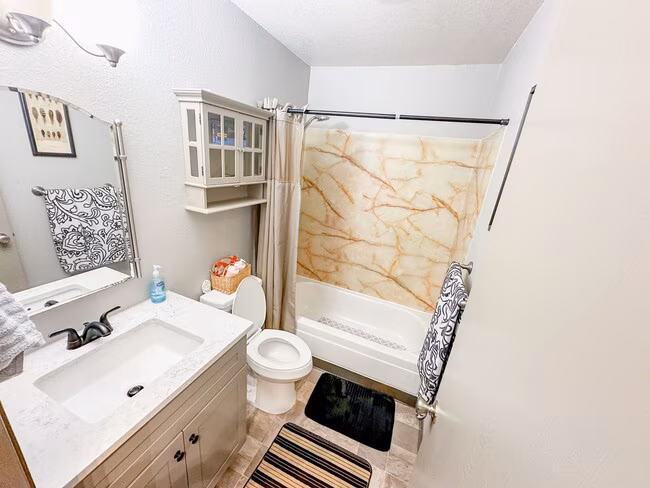 2 Bedroom Condo in Kent photo 5
