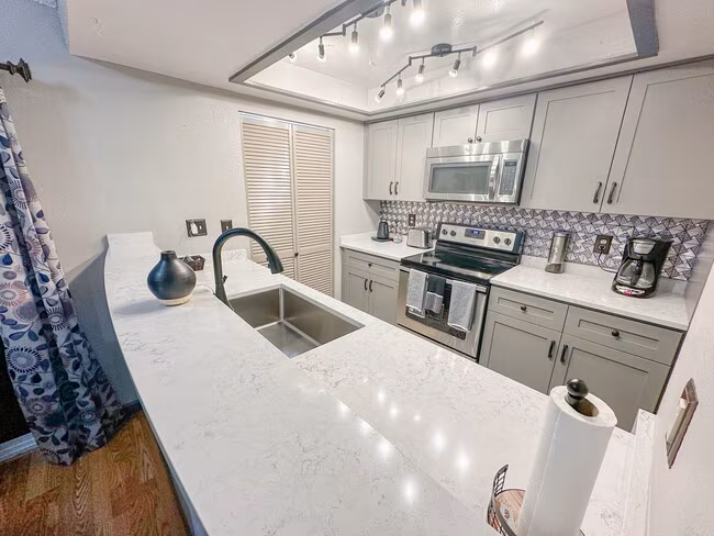 2 Bedroom Condo in Kent photo 2