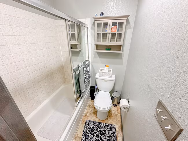 2 Bedroom Condo in Kent photo 4