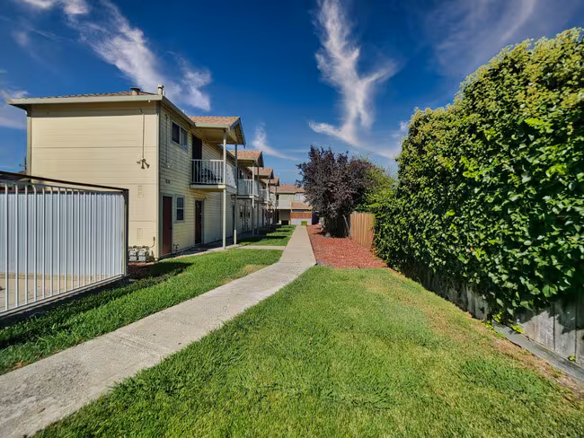 7226 Fresno St Oakland, CA 94605 photo 4