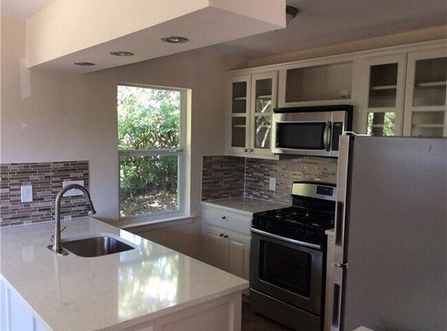 2708 Street Edwards Circle, Austin, TX 78704 photo 5
