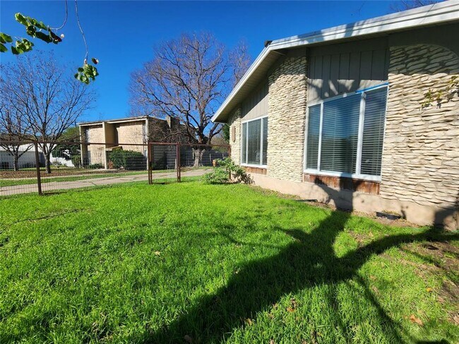 2708 Street Edwards Circle, Austin, TX 78704 photo 2