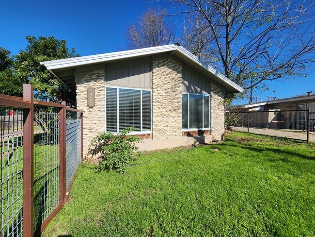 2708 Street Edwards Circle, Austin, TX 78704 photo 4