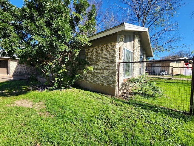 2708 Street Edwards Circle, Austin, TX 78704 photo 3