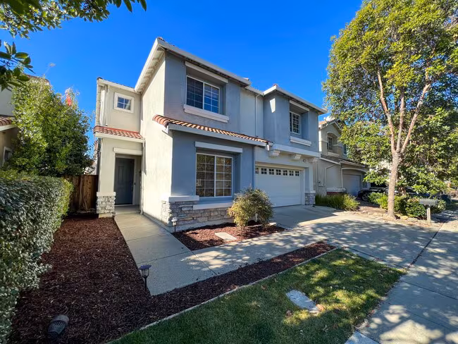 4 Bedroom, 3 Bathroom Home in Heron Bay, San Leandro photo 2