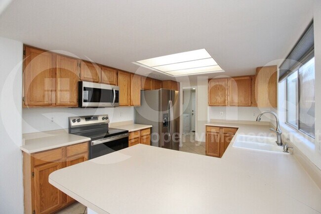 1326 E Helena Dr Phoenix, AZ 85022 photo 5