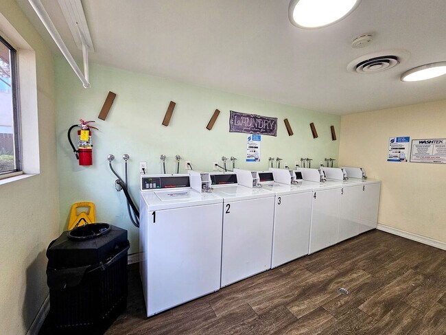 Crestwood Apartments photo 5