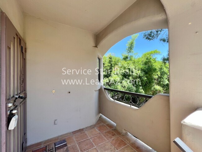 3640 N 38th St Phoenix, AZ 85018 photo 4