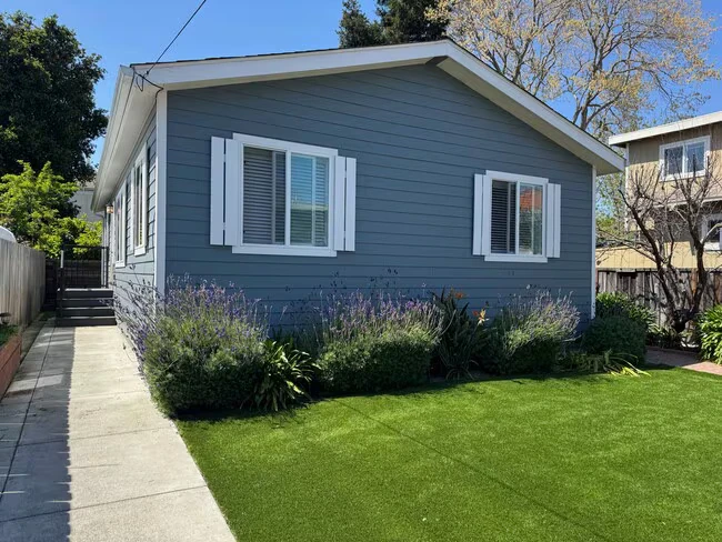1415 Sherman St Alameda, CA 94501 photo 2