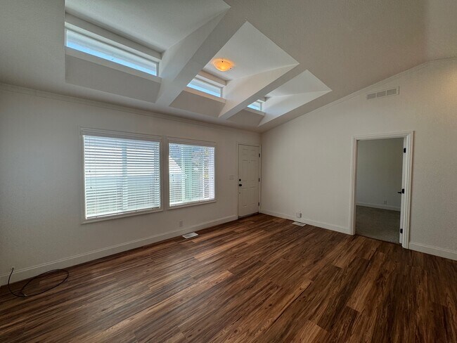 1415 Sherman St Alameda, CA 94501 photo 3
