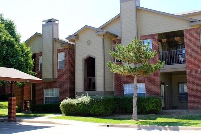 8359 N Harwood Rd North Richland Hills, TX 76180 photo 3