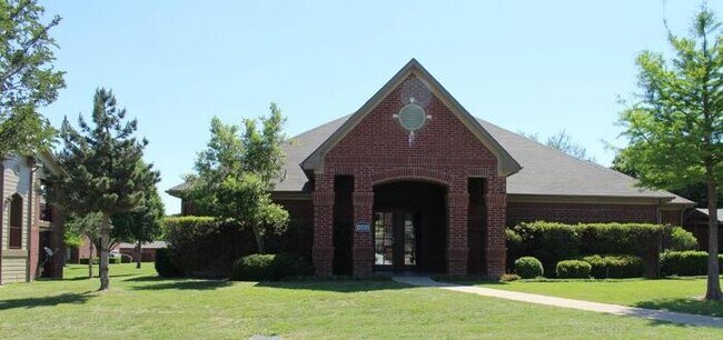 8359 N Harwood Rd North Richland Hills, TX 76180 photo 4