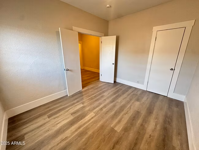 2032 W ADAMS St Phoenix, AZ 85009 photo 3