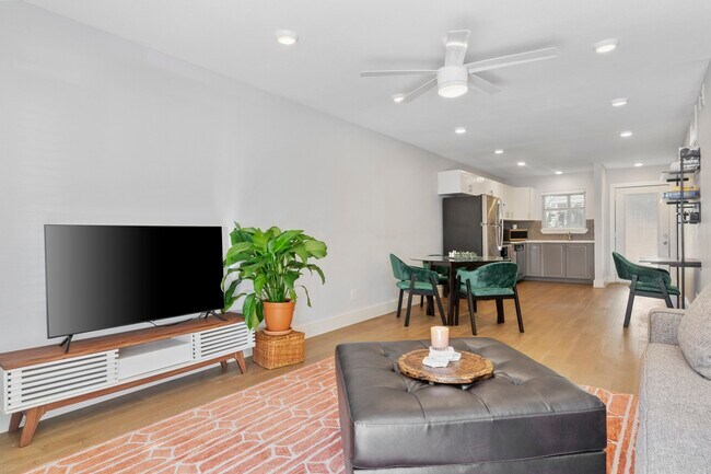 909 Reinli St Austin, TX 78751 photo 3