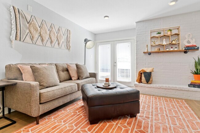 909 Reinli St Austin, TX 78751 photo 5