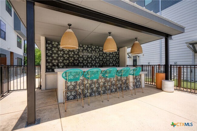 1208 N Academy Ave New Braunfels, TX 78130 photo 3