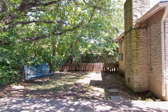 5801 Libyan Dr Austin, TX 78745 photo 5