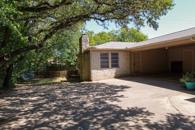 5801 Libyan Dr Austin, TX 78745 photo 2