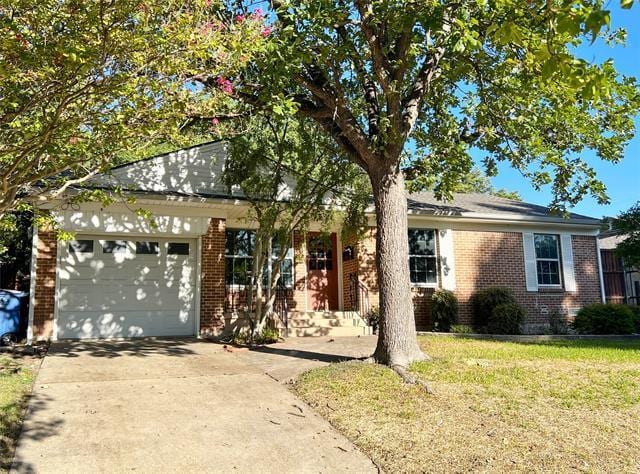 10025 Newcombe Drive, Dallas, TX 75228 photo 2