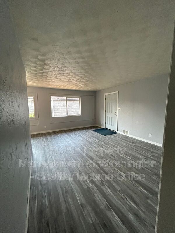 721 S. Ainsworth Ave photo 4
